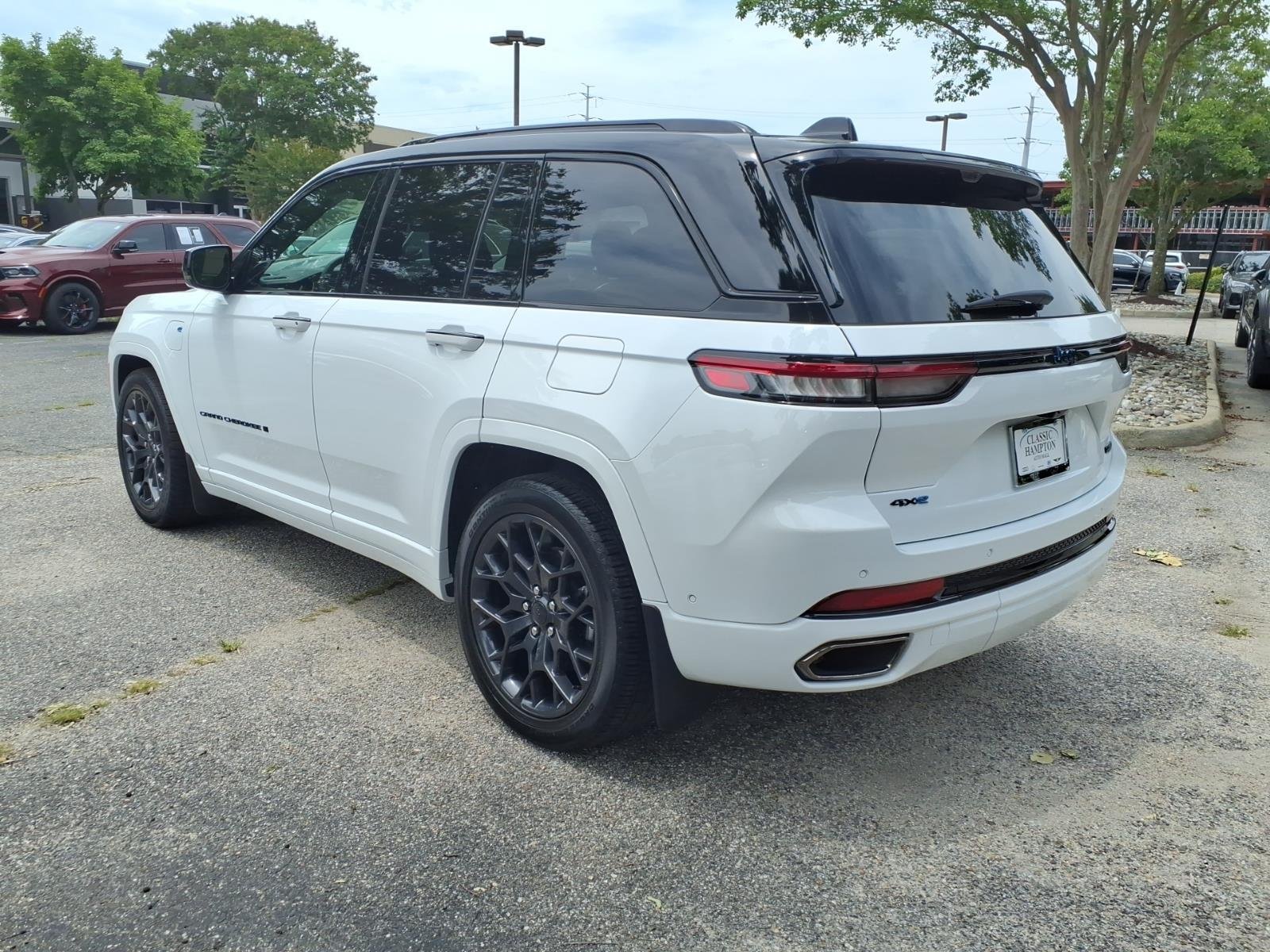 Used 2025 Bright White Clearcoat Jeep Summit Reserve image 8