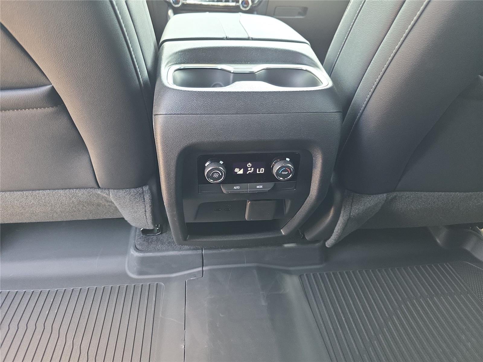 2026 Chevrolet Traverse LT - Photo 31