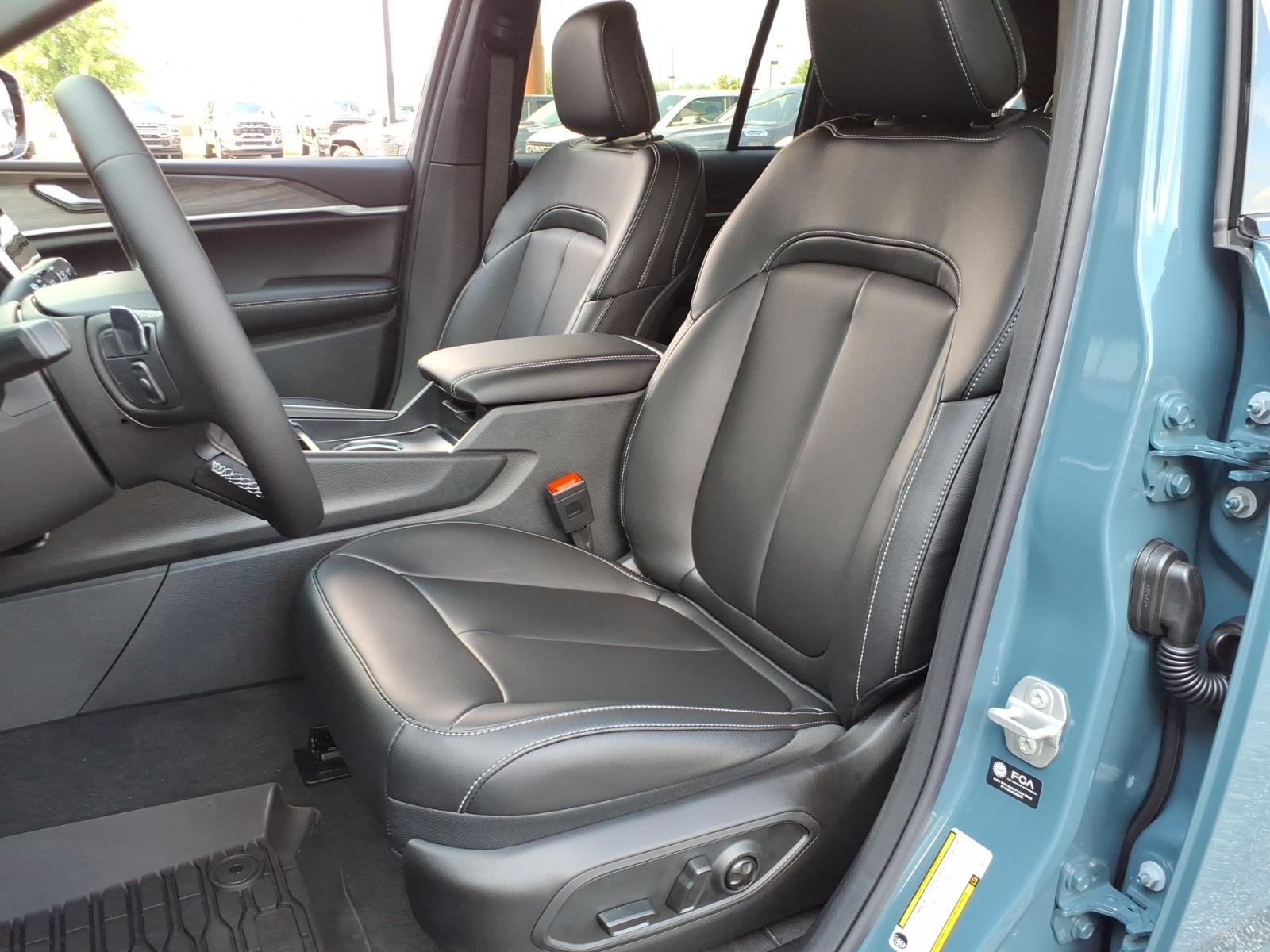 Used 2026 Steel Blue Jeep Limited image 5