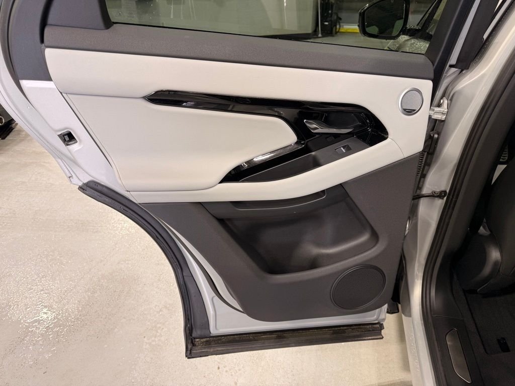 Used 2026 Silver Land Rover  image 19