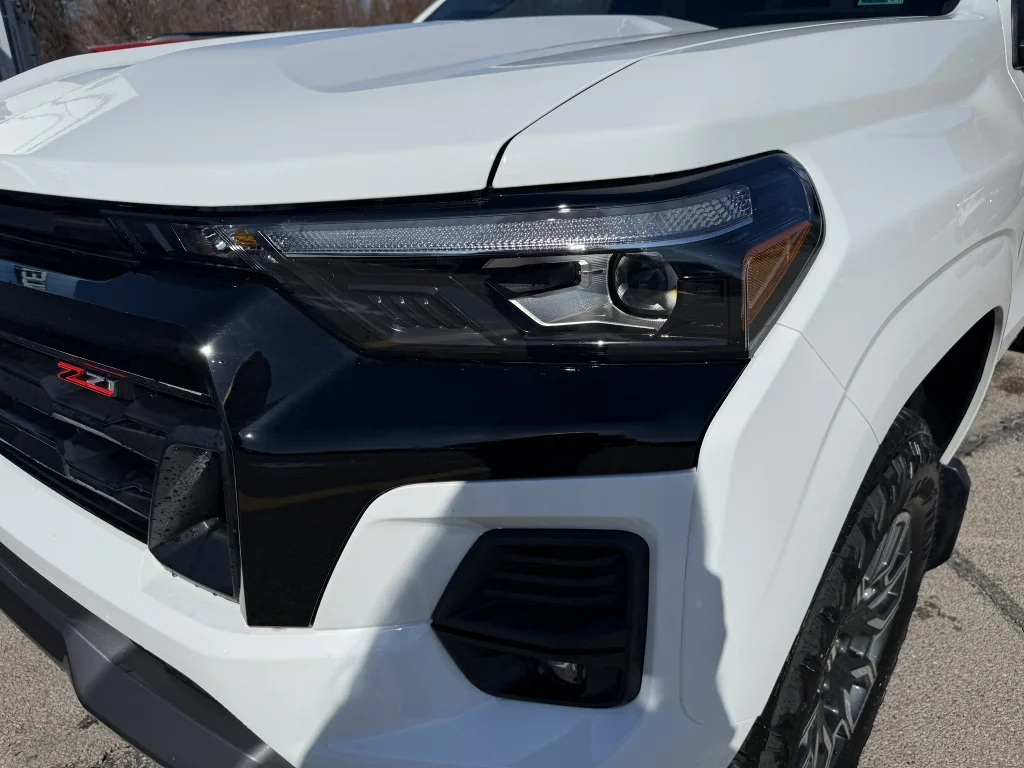 New 2026 Summit White Chevrolet Z71 image 28