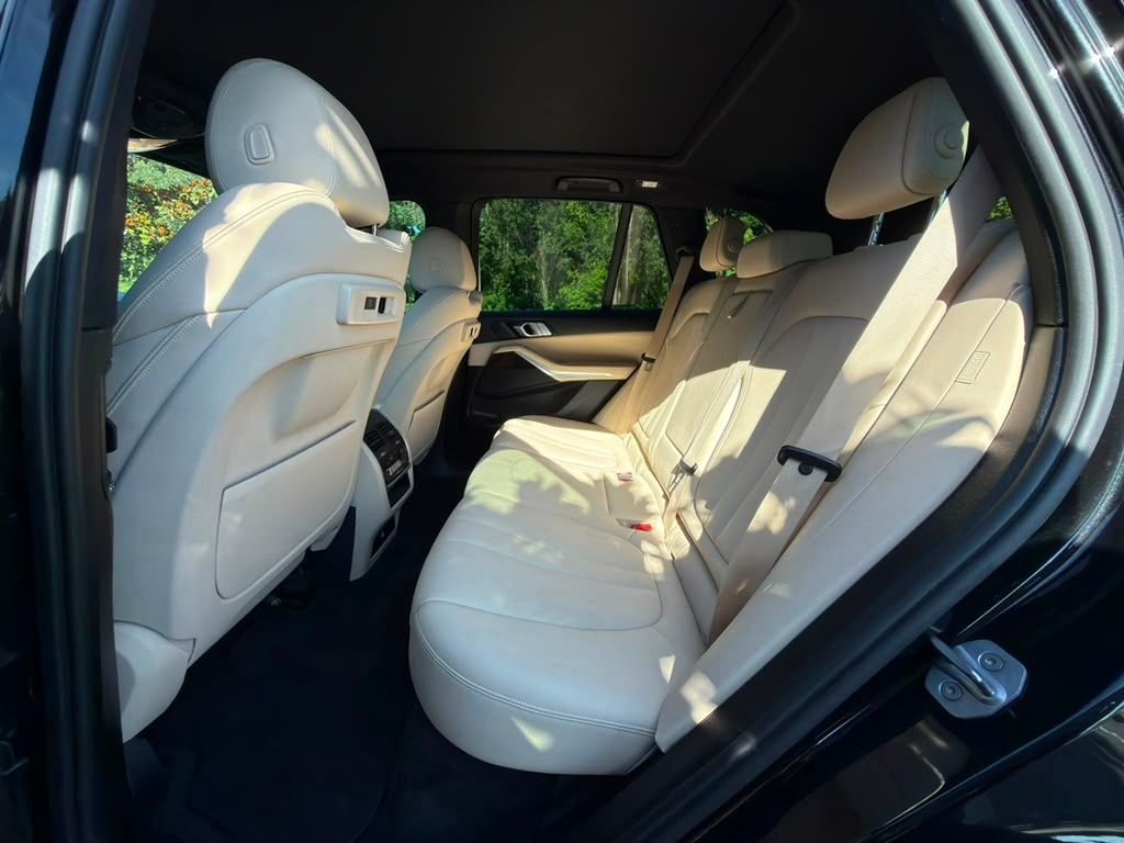 Used 2020 Black BMW xDrive40i image 23
