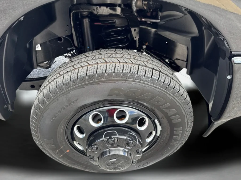 New 2026 Diamond Black Crystal Pearl-Coat Exterior Paint RAM Laramie image 42