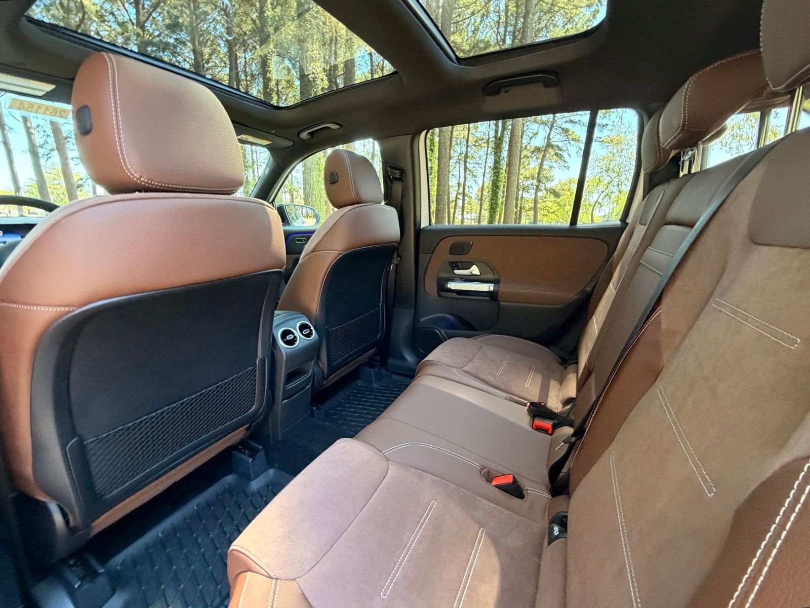 New 2026 Polar White Mercedes-Benz GLB 250 image 14