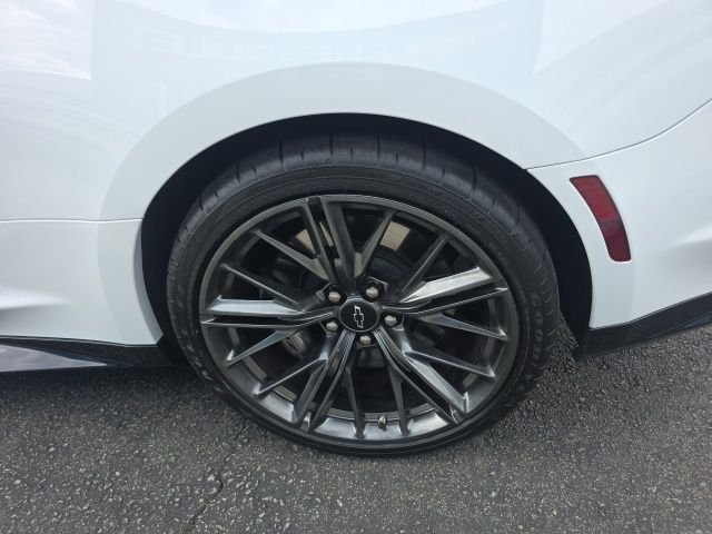 Used 2023 White Chevrolet ZL1 image 11