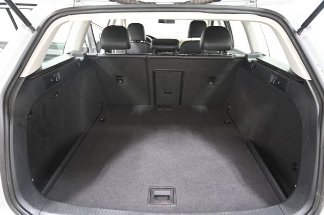 Used 2017 Silver Volkswagen TSI S image 18