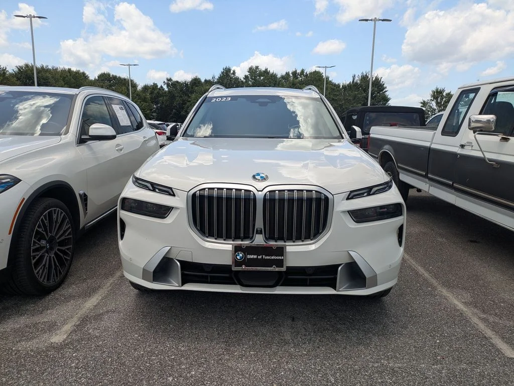 Used 2023 White BMW xDrive40i image 4