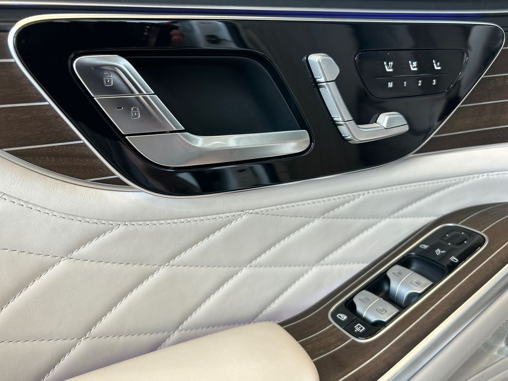 New 2027 MANUFAKTUR Moonlight White Metallic Mercedes-Benz S 580 image 7