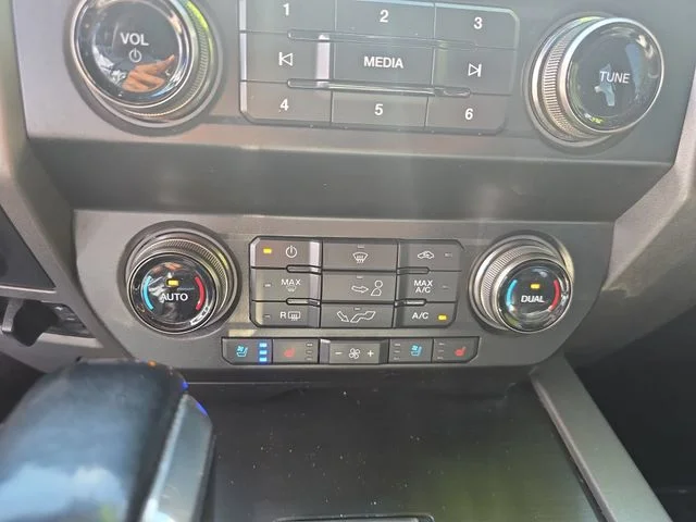 Used 2020  Ford Raptor image 24