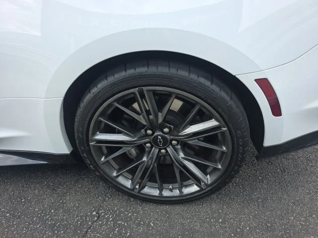 Used 2023 White Chevrolet ZL1 image 11
