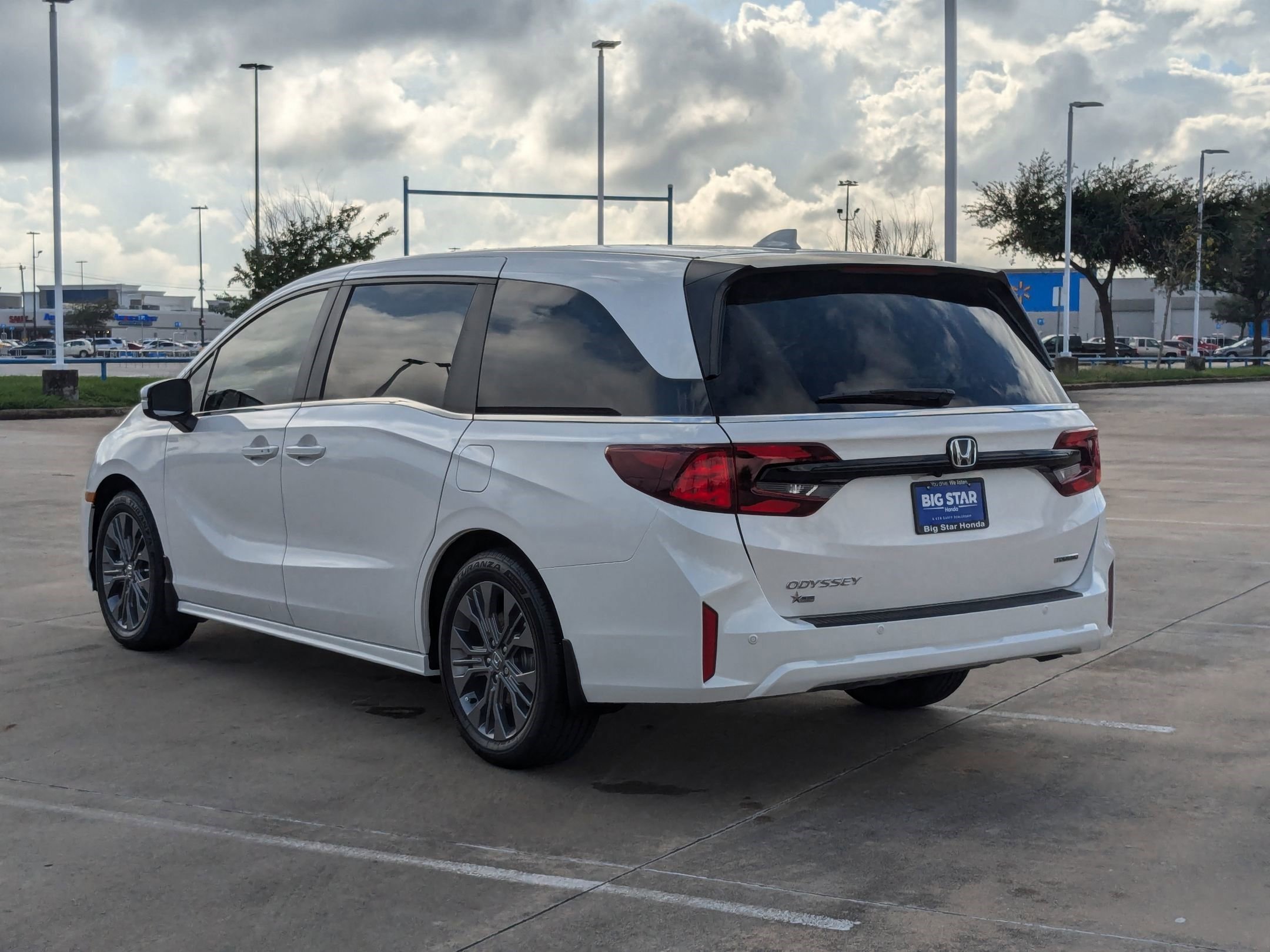 New 2026 Platinum White Pearl Honda Touring image 14