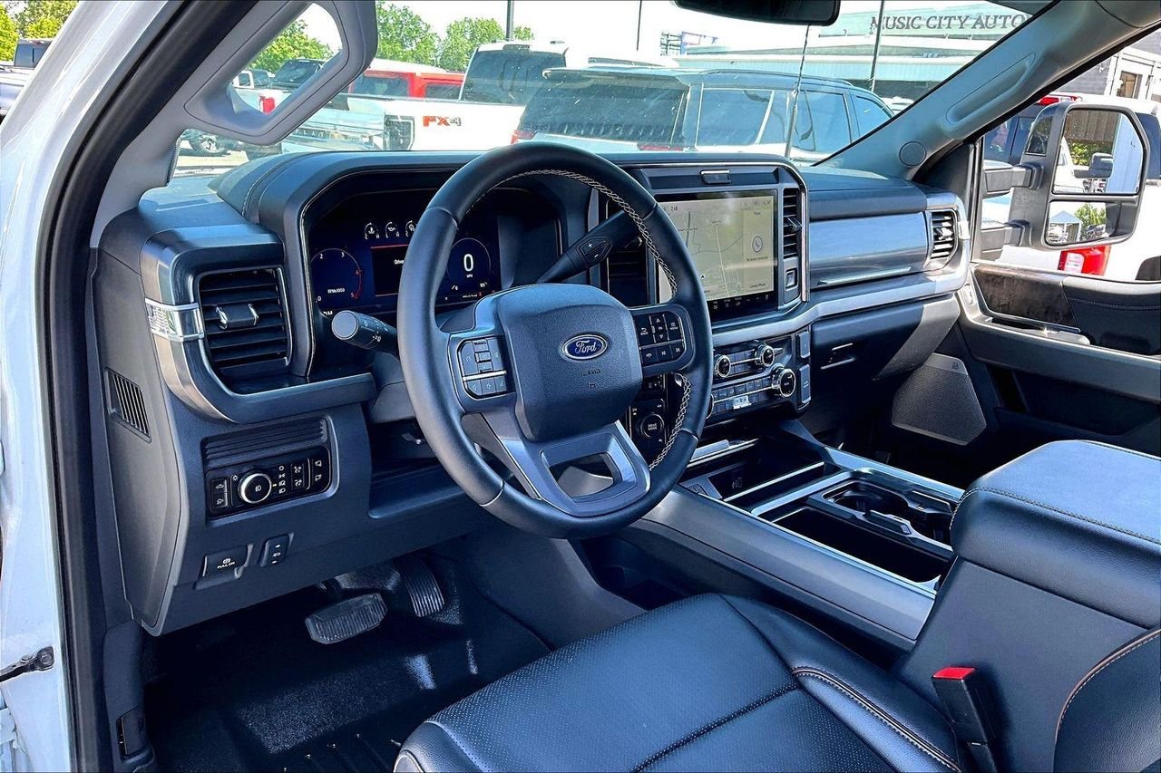 Used 2025 OXFORD WHITE Ford LARIAT image 19