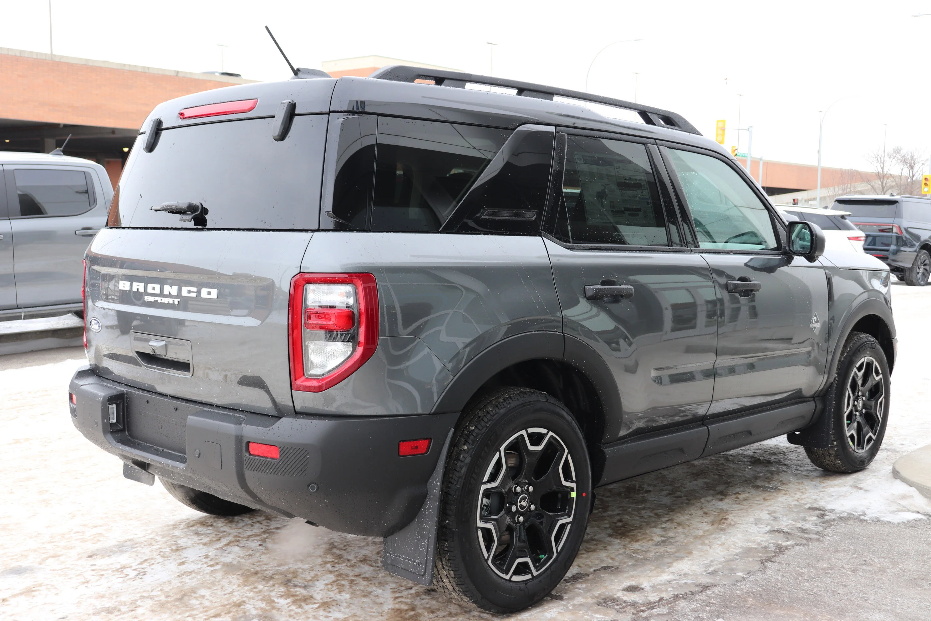 New 2026 CARBONIZED GREY Ford Outer Banks image 4