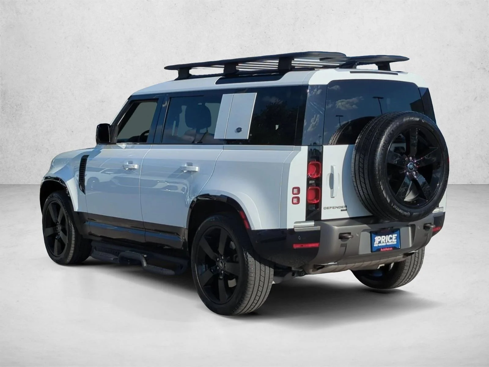Used 2022 Yulong White Metallic Land Rover X-Dynamic SE image 8