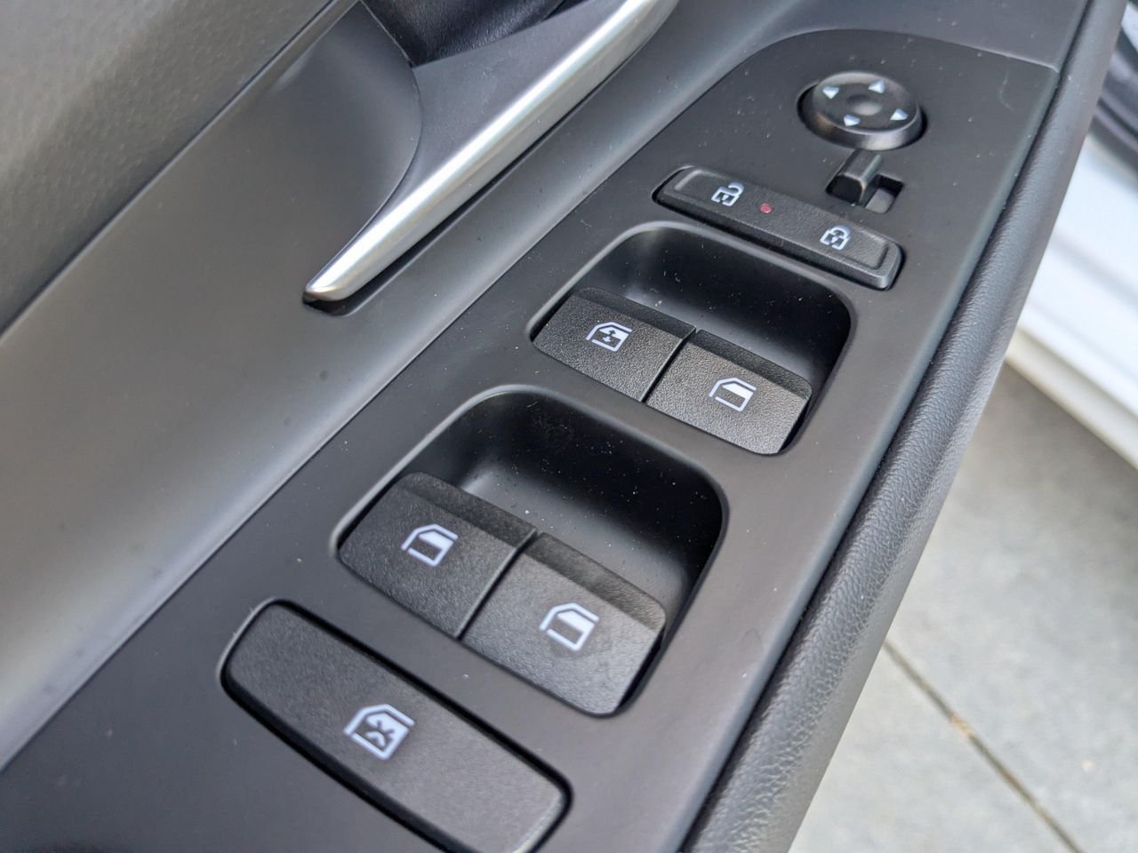 New 2025 Serenity White Hyundai SEL Convenience image 44