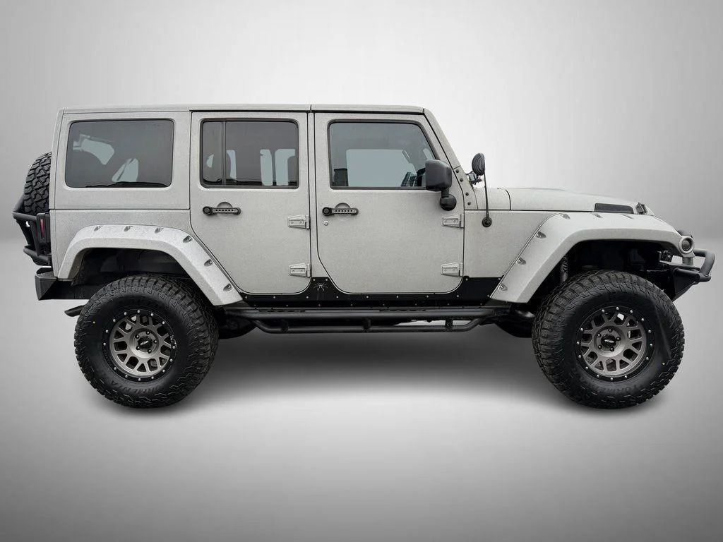 Used 2015 Silver Jeep Unlimited Sport image 6