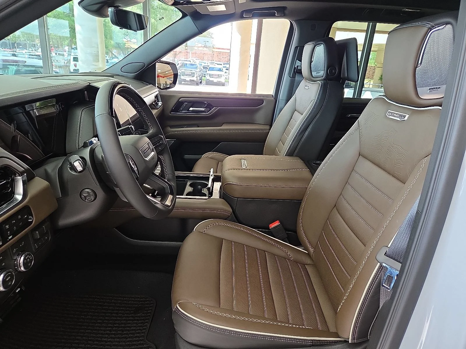 2026 GMC Yukon Denali Ultimate - Photo 11