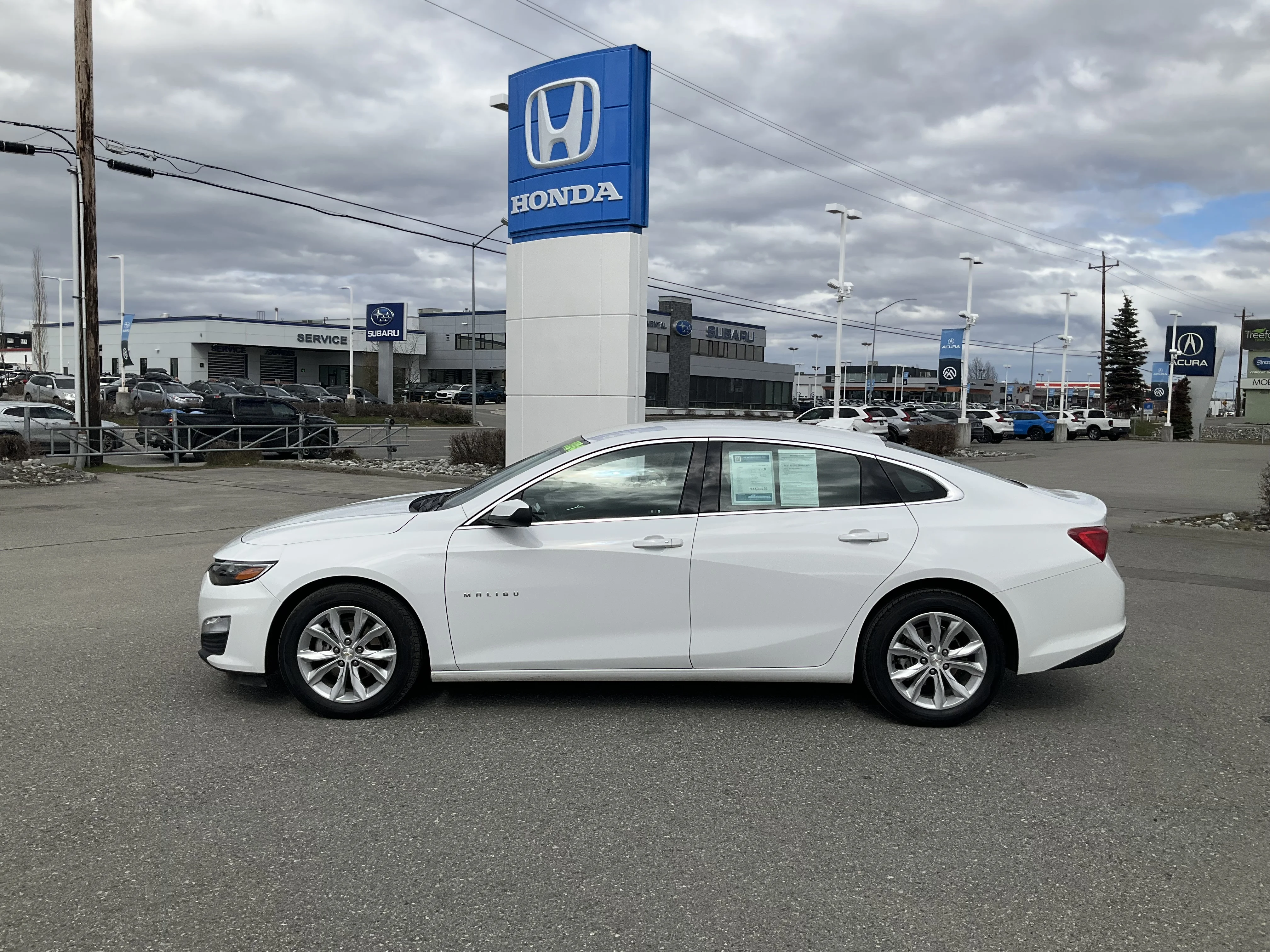 Used 2024 Summit White Chevrolet 1LT image 3