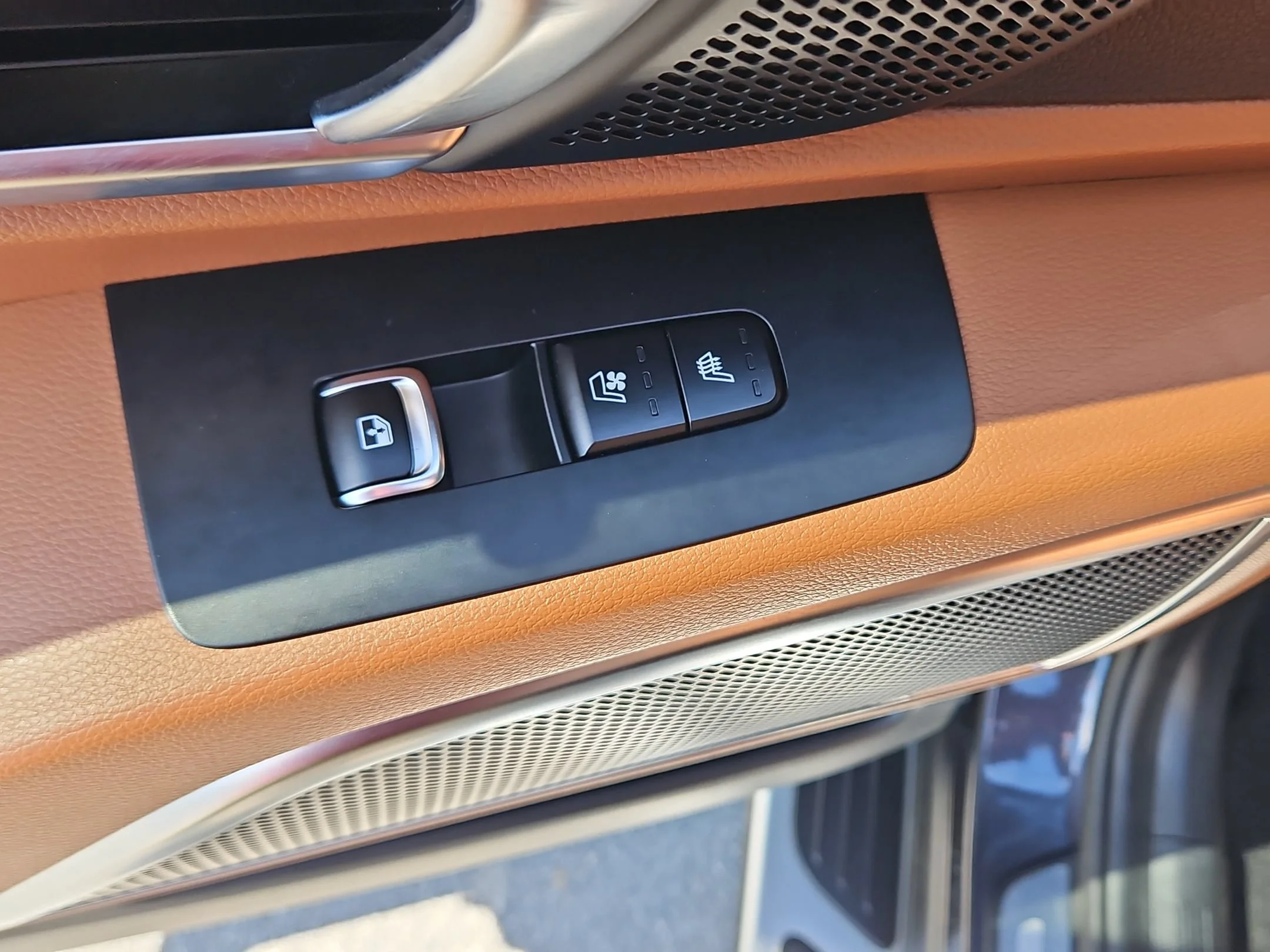 Used 2025 Panthera Metal Kia SX-Prestige X-Line image 36