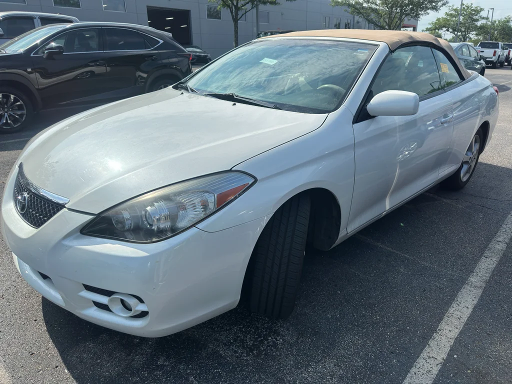 Used 2008 White Pearl Toyota SLE image 2