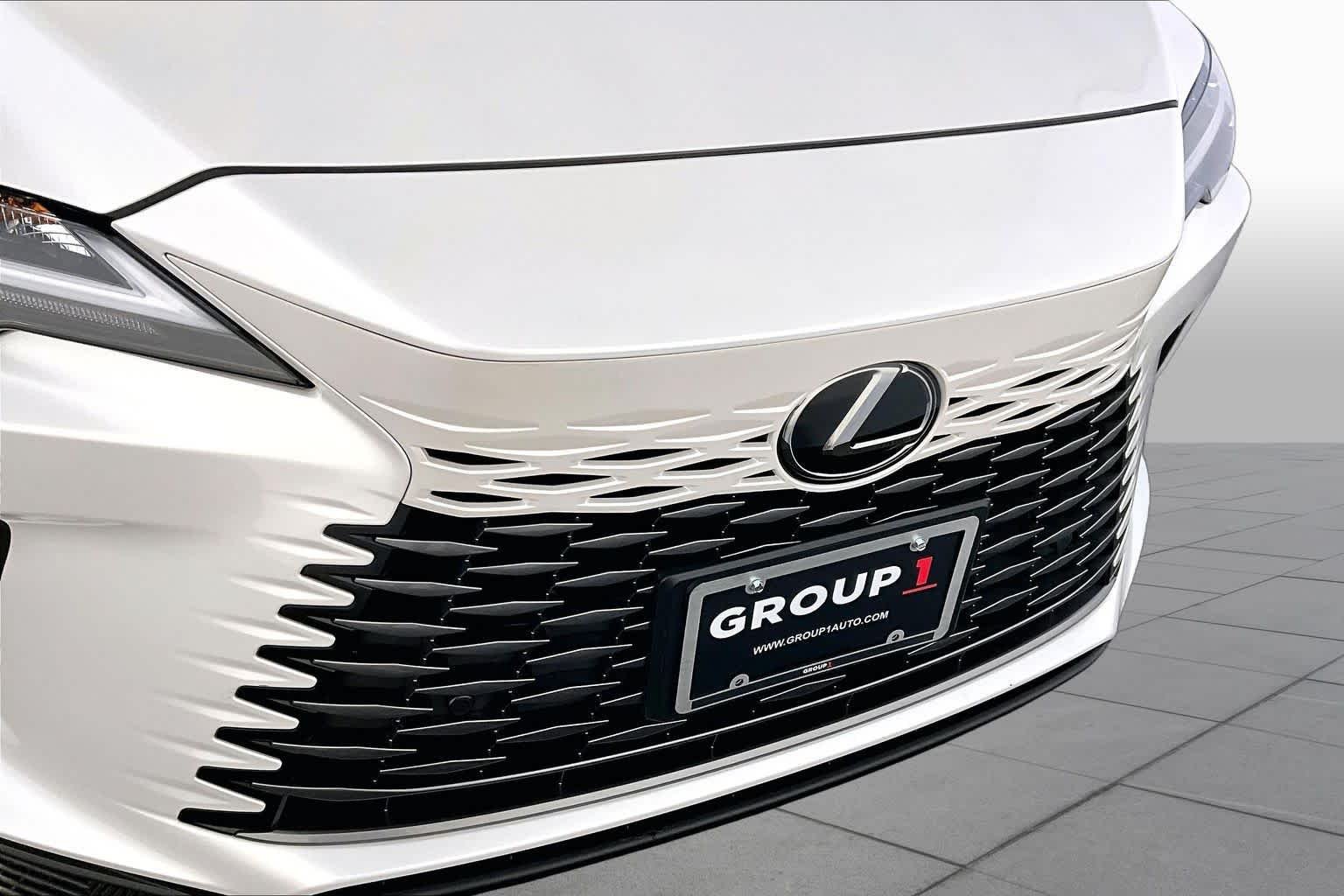 Used 2024 Eminent White Pearl Lexus Premium image 32