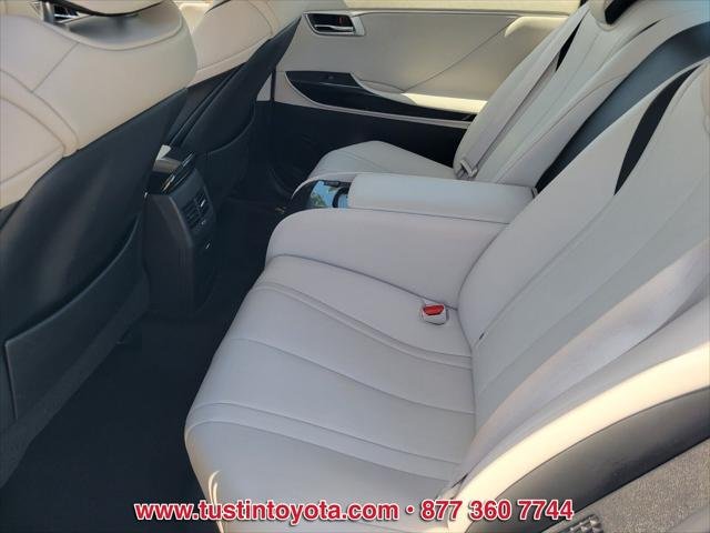 Certified Used 2019 BLACK/PURE BLUE ME. Toyota  image 11