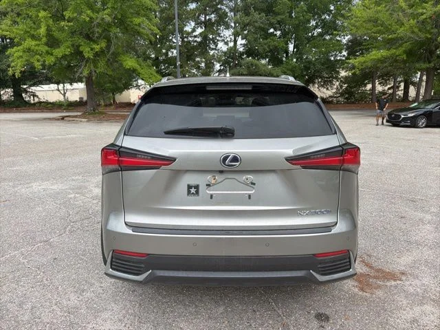 Used 2018 Silver Lexus 300h image 4
