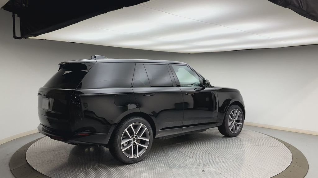 New 2026 Santorini Black Metallic Land Rover SE image 2
