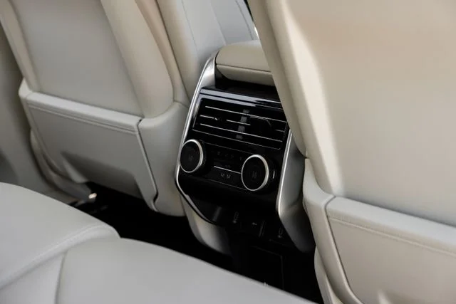 New 2026  Land Rover SE image 48