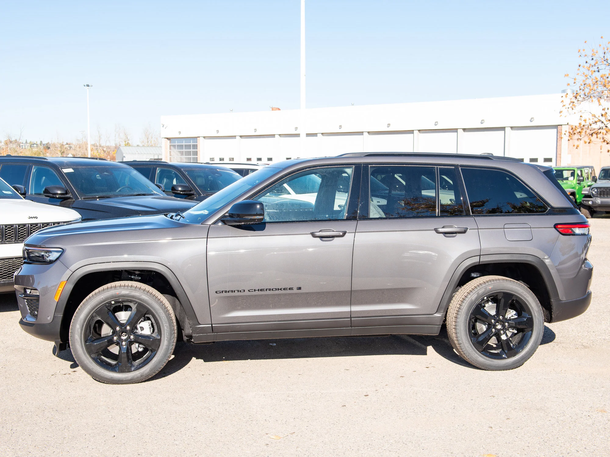 New 2025 Grey Jeep Limited* image 2