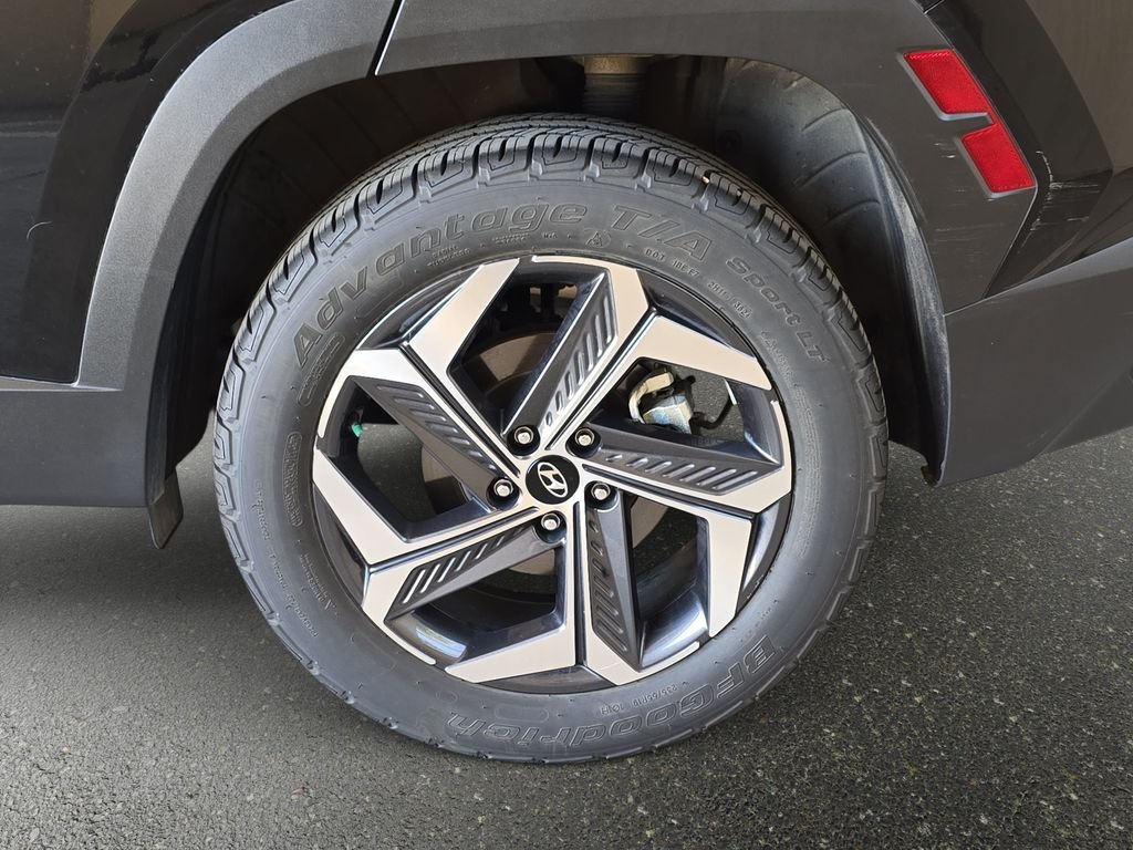Used 2022 Black Hyundai SEL Convenience image 32