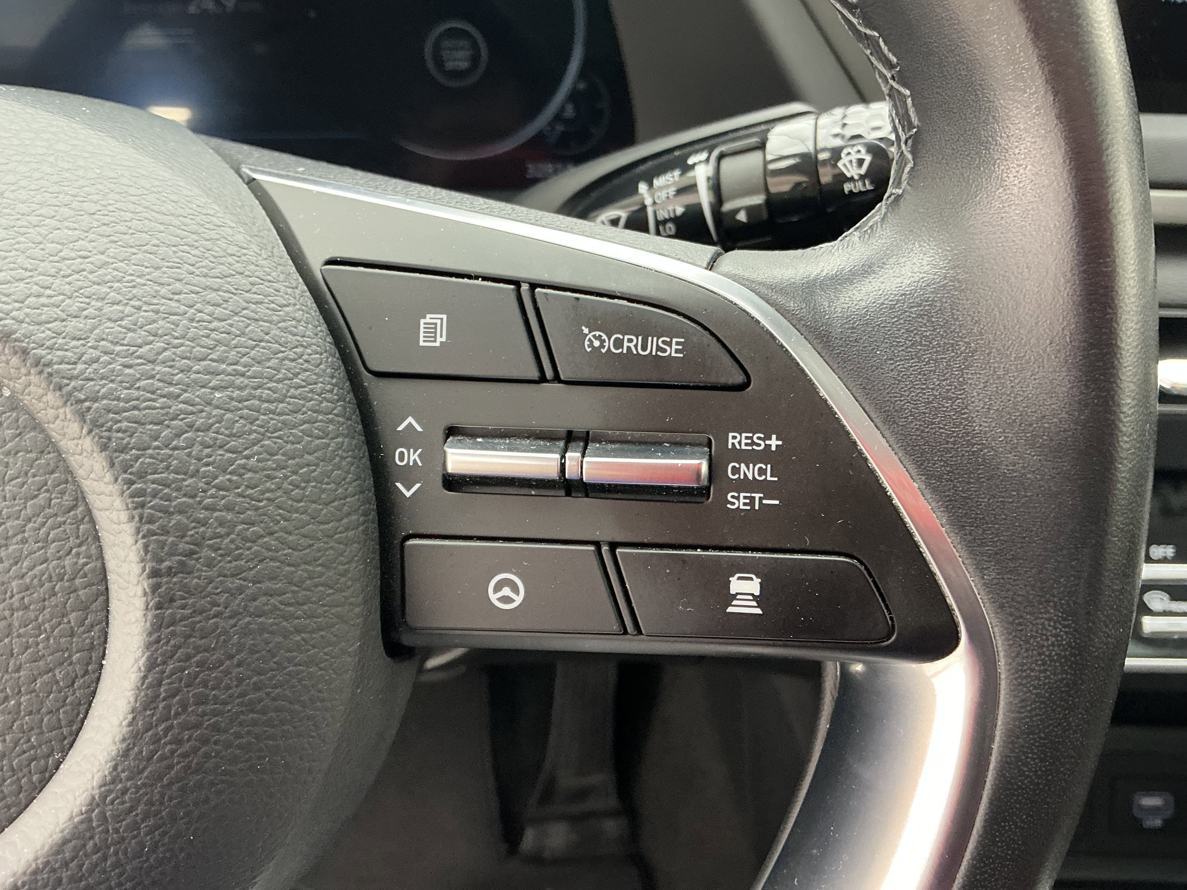 Used 2023 Ultimate Red Hyundai SEL image 9