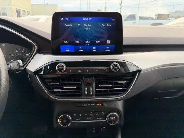 Used 2020 Silver Ford SE image 10