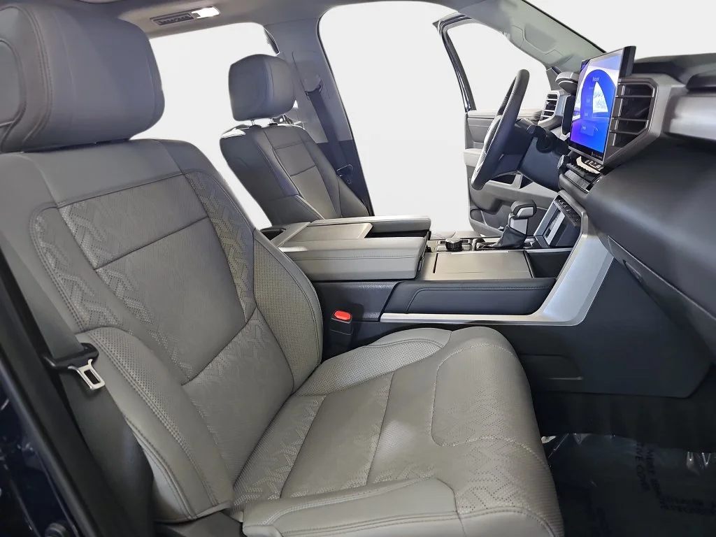 Used 2023  Toyota Limited image 12