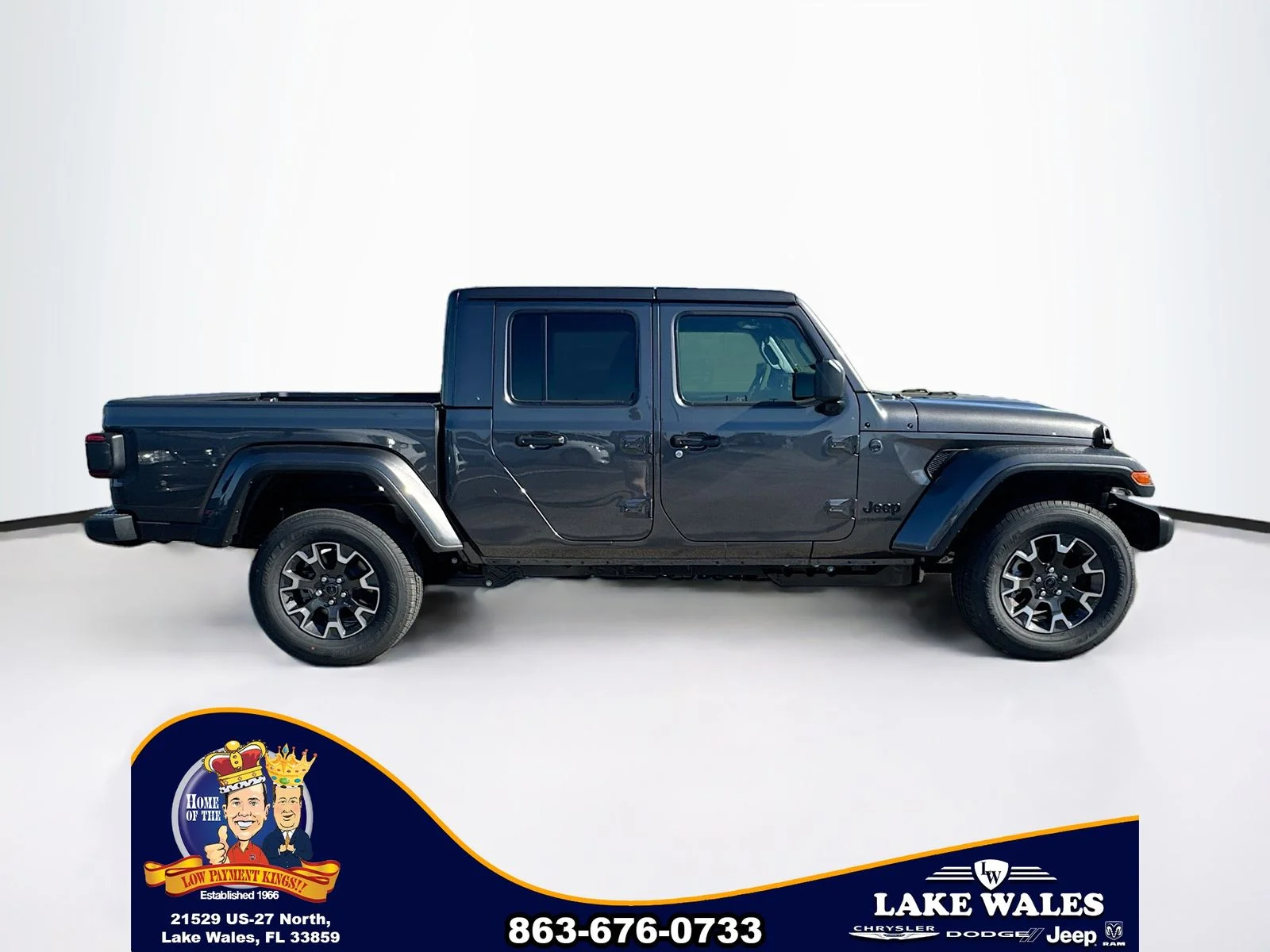 New 2026 Granite Crystal Metallic Clear-Coat Exterior Paint Jeep Sahara image 7