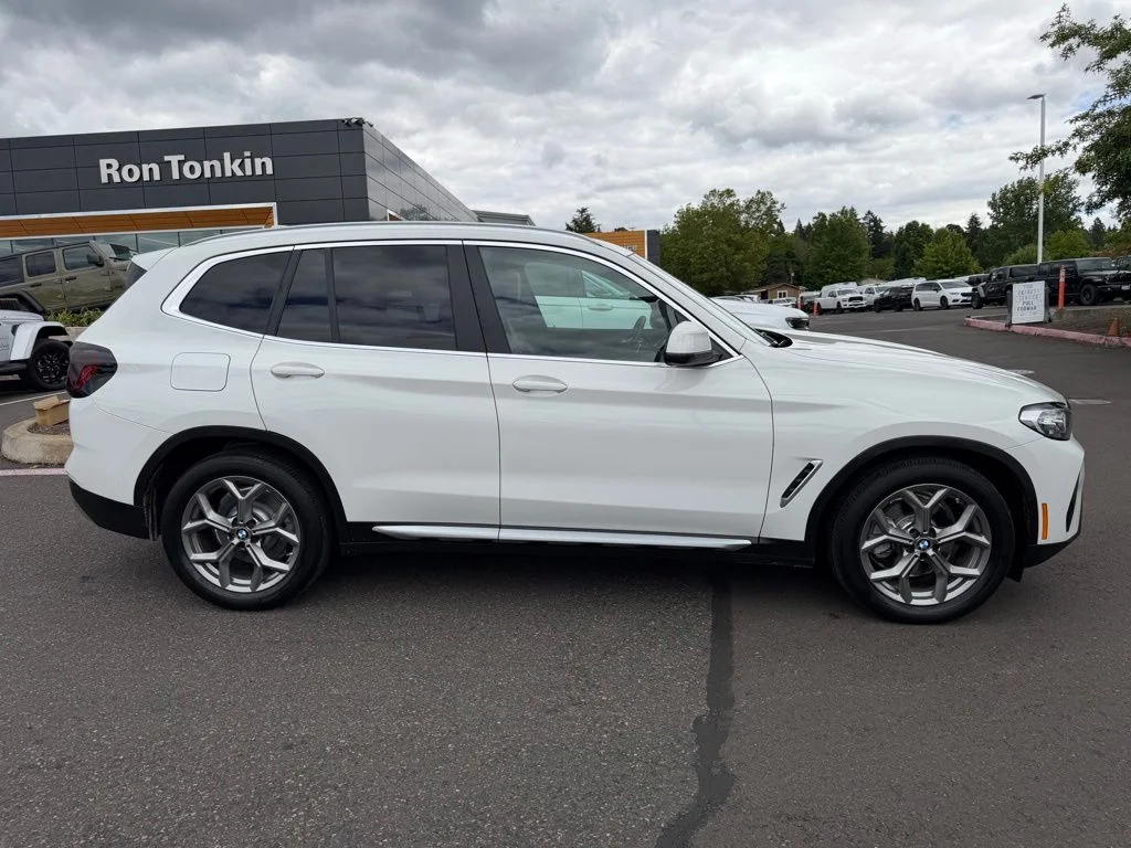 Used 2022 Alpine White BMW xDrive30i image 8