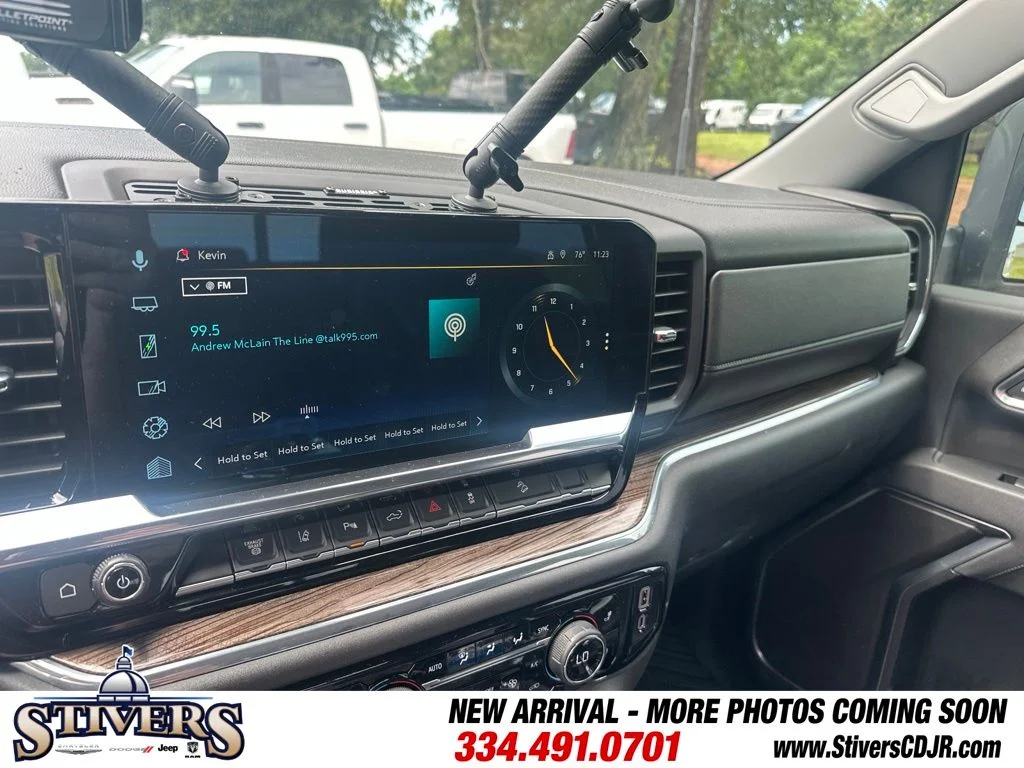 Used 2025 White Chevrolet LT image 17