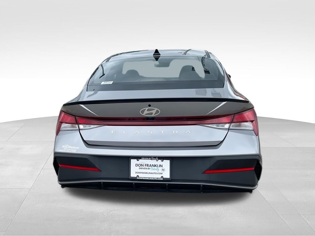Used 2025 Silver Hyundai SEL Sport image 7