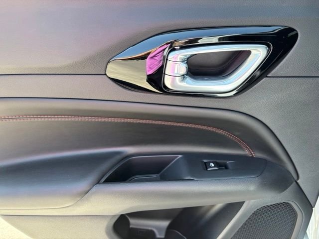 New 2026 Bright White Clear-Coat Exterior Paint Jeep Trailhawk image 15