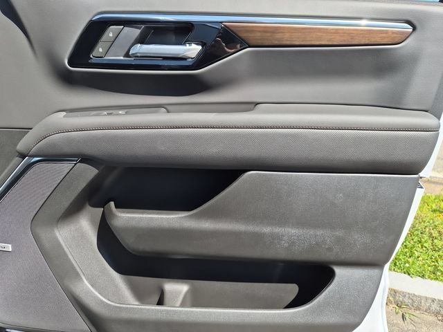 2026 Chevrolet Suburban High Country - Photo 33