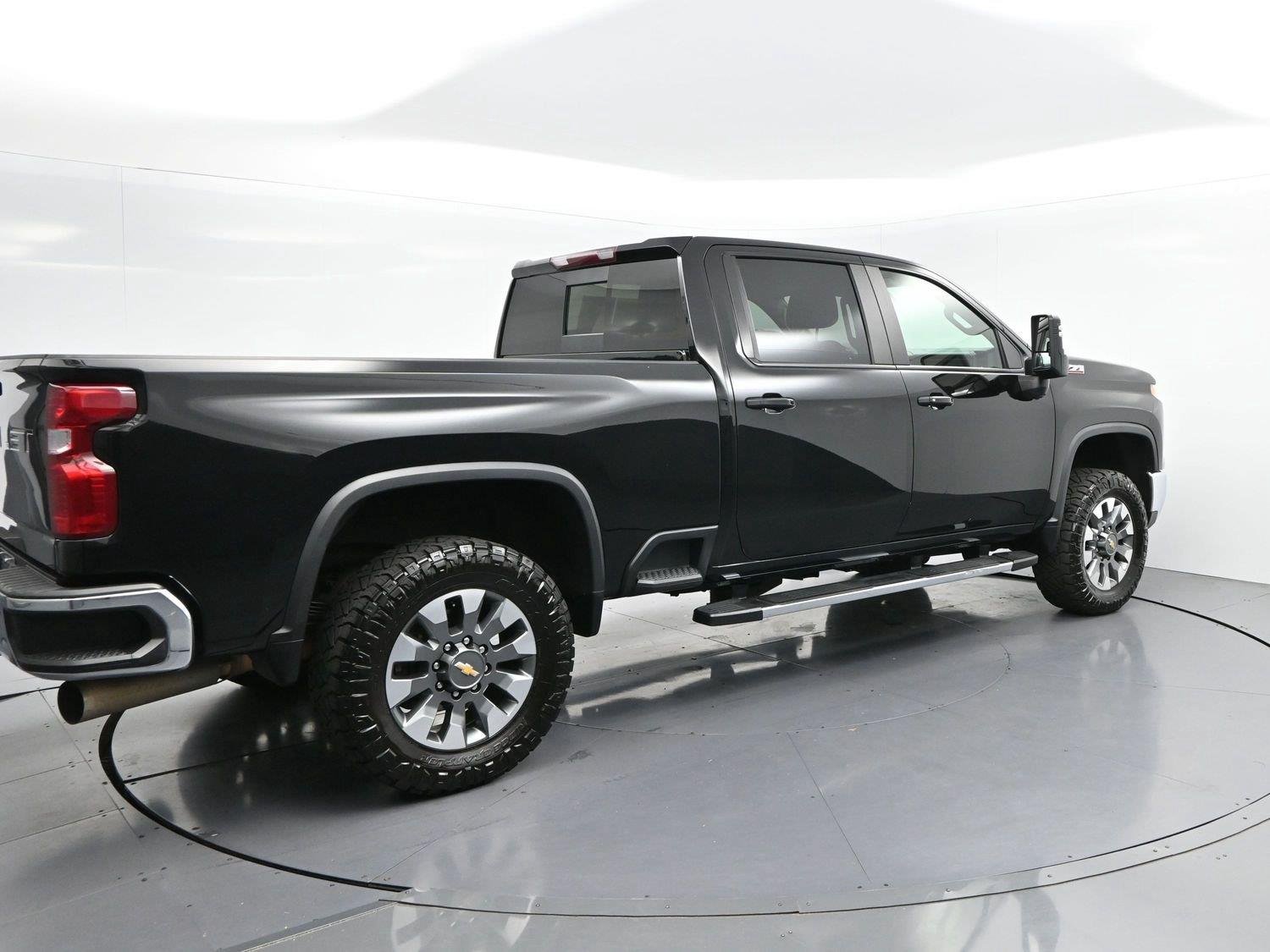 Used 2024 Black Chevrolet LT image 7