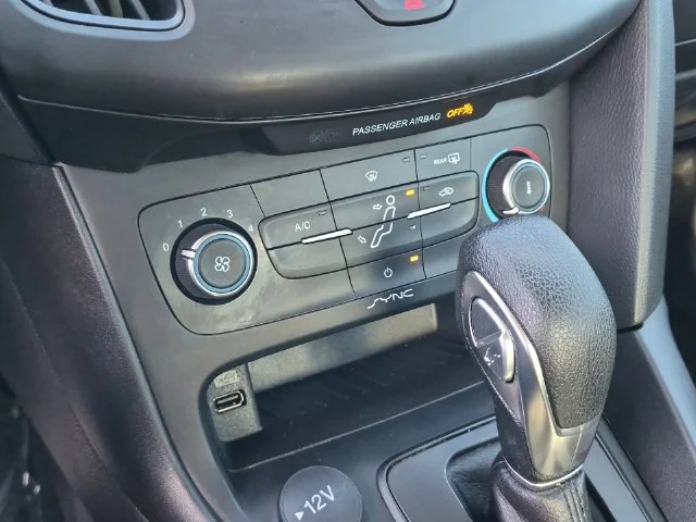 Used 2018 Gray Ford SE image 25