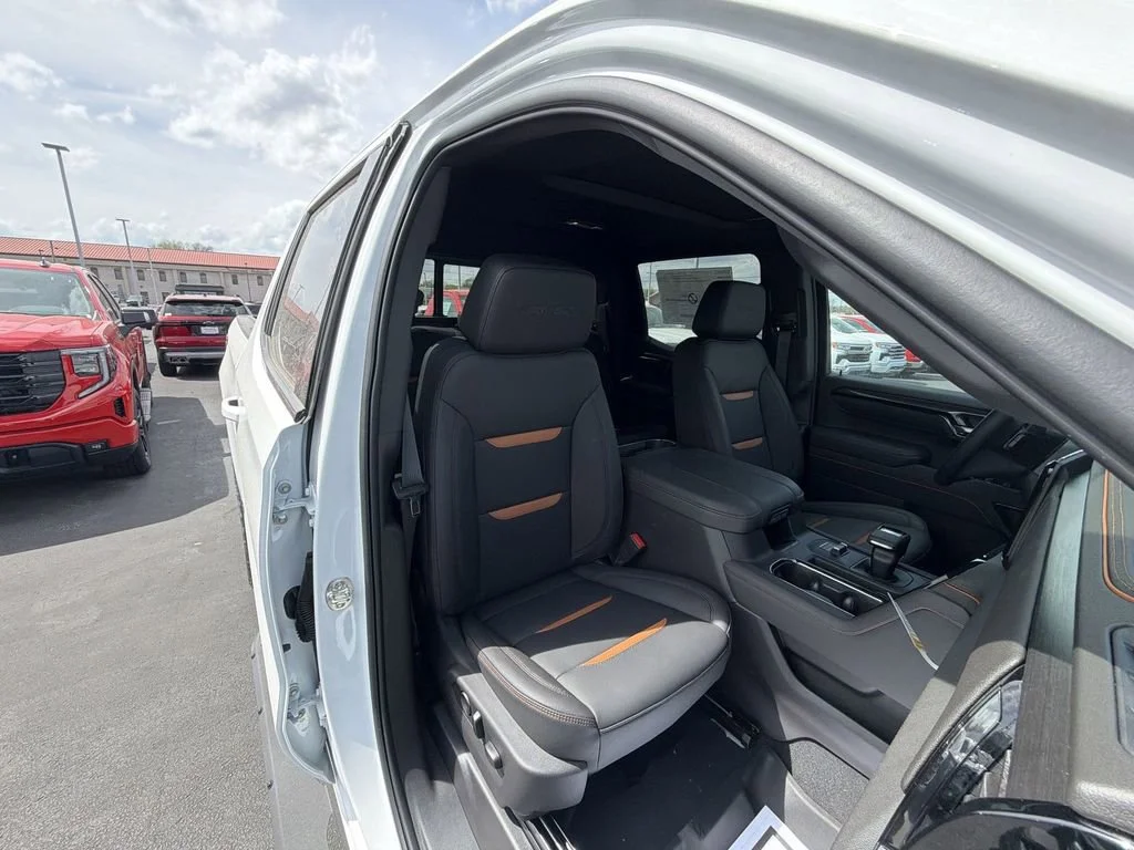 New 2026 Summit White GMC AT4 image 31