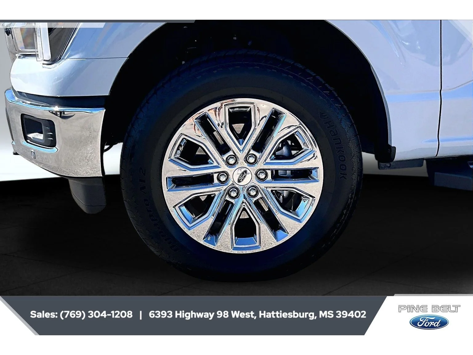 Used 2025 Space White Metallic Ford LARIAT image 7