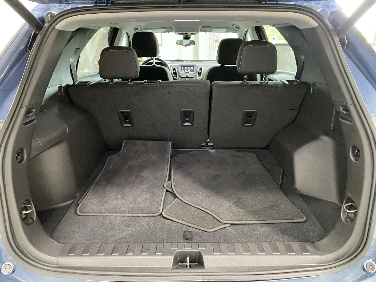 Used 2024 Lakeshore Blue Metallic Chevrolet LT image 14