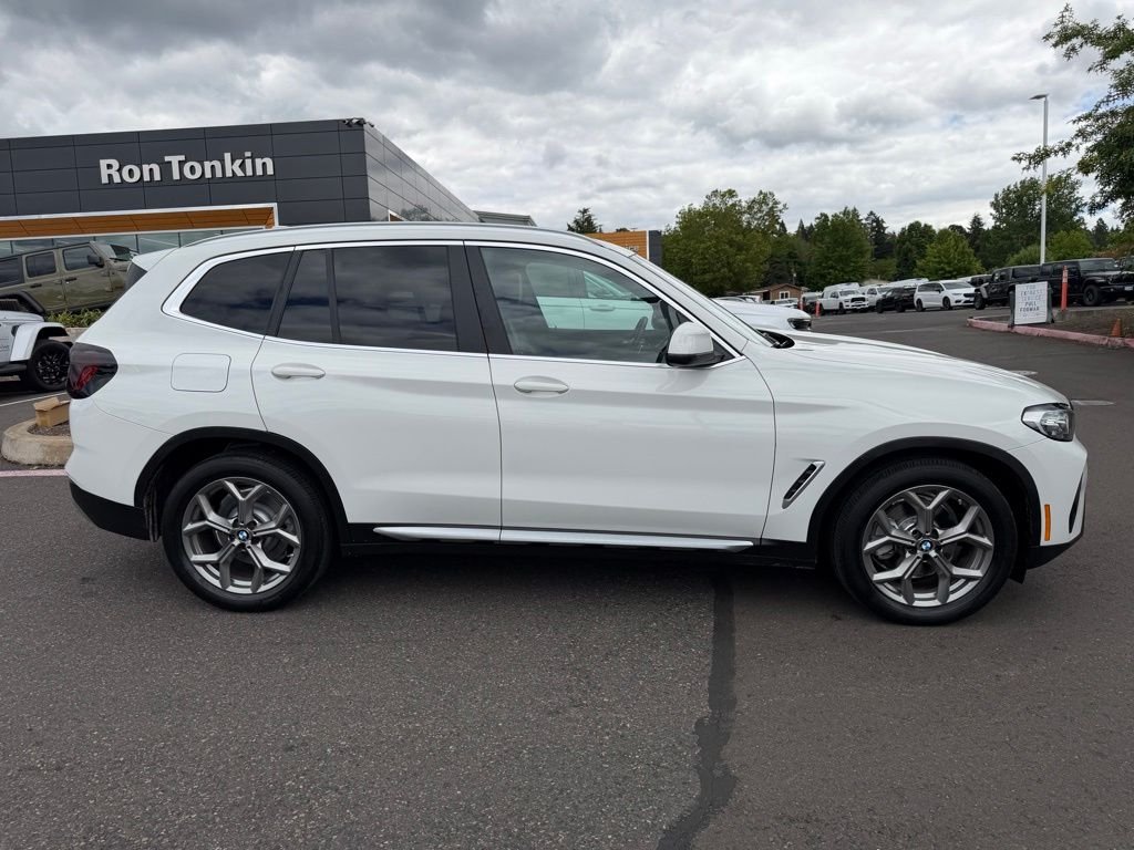 Used 2022 Alpine White BMW xDrive30i image 8