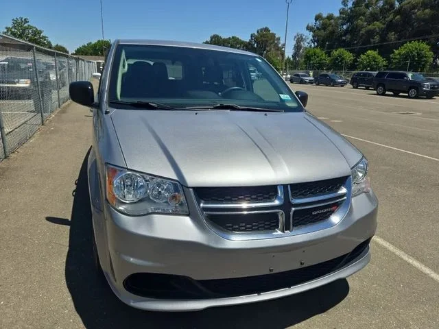 Used 2018 Silver Dodge SE image 7