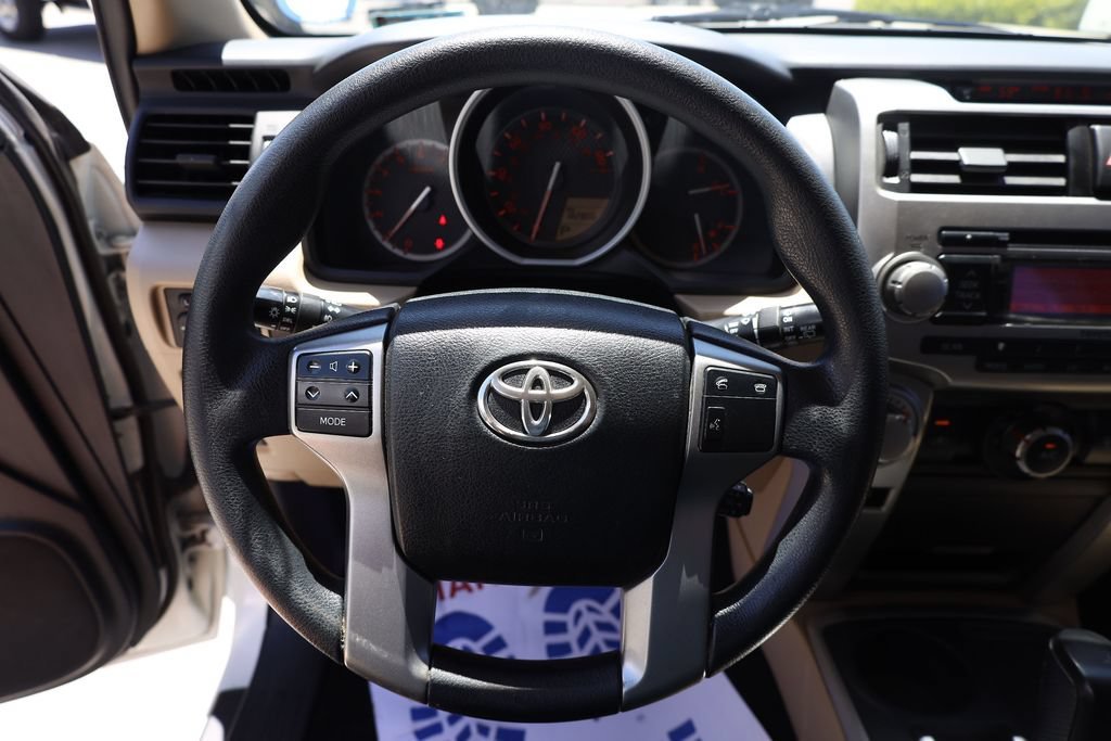Used 2013 Blizzard Pearl Toyota SR5 image 13