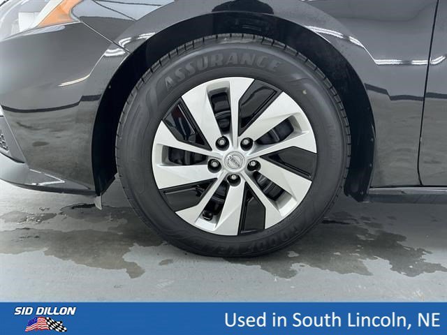 Used 2020 Super Black Nissan 2.5 S image 18