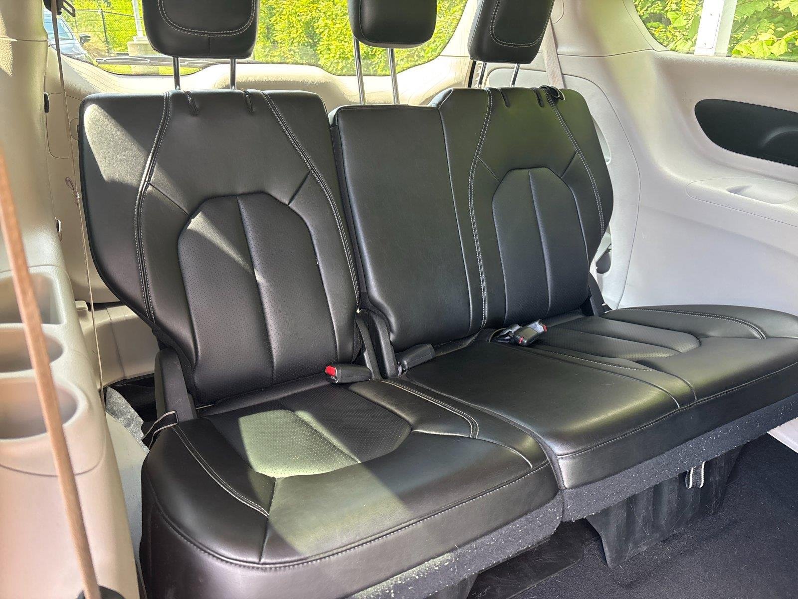 Used 2023 Brilliant Black Crystal Pearlcoat Chrysler Touring L image 37